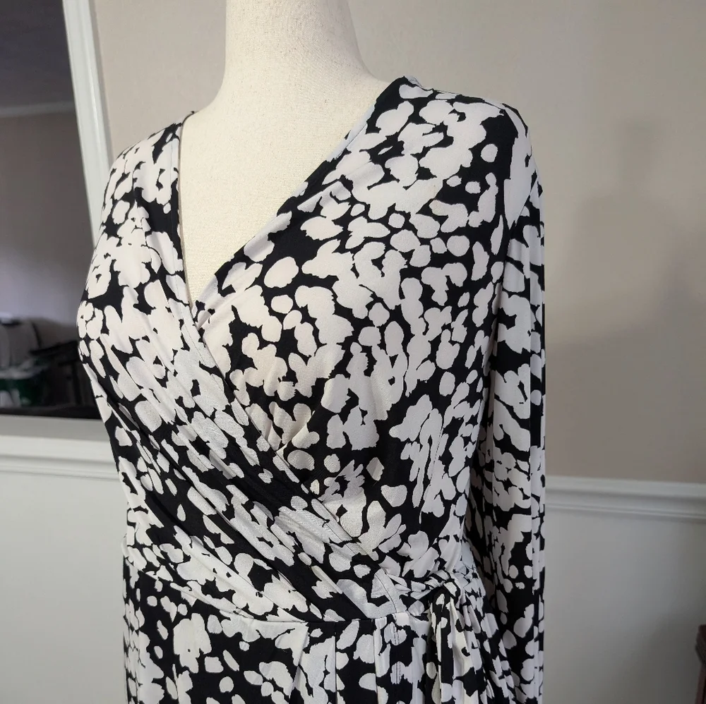 3/$30 London Times Jersey Wrap Dress - Picture 3 of 8